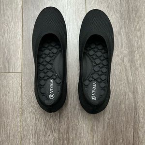 Vivaia- black flats women’s 7